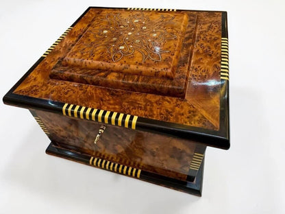 Royal Wooden Jewelry Box – Luxury Moroccan Thuya Burl Box featuring intricate brass inlay and unique grain patterns.