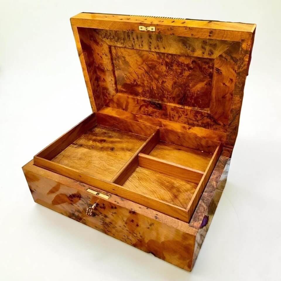 Thuya Wood Jewelry Box with Lock – Moroccan Burl, handcrafted with compartments for jewelry and keepsakes.