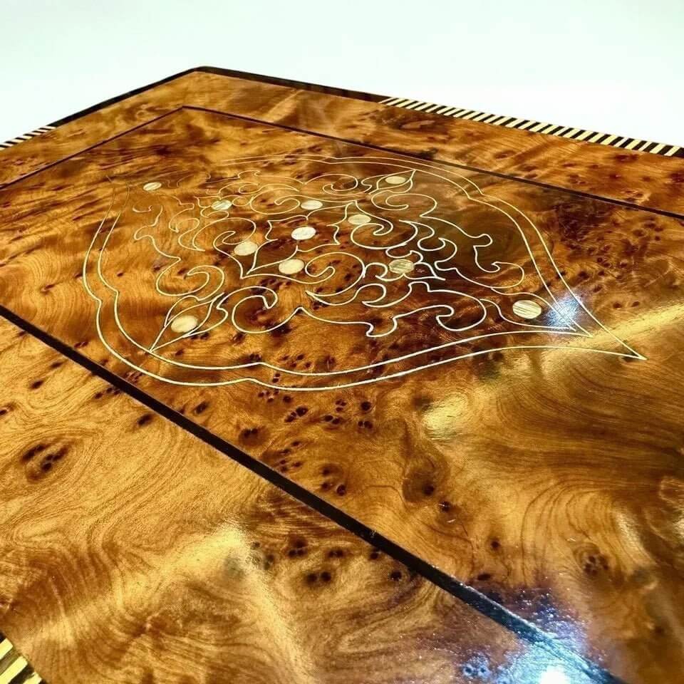 Intricate design on Thuya Wood Jewelry Box with Lock – Moroccan Burl, showcasing its handcrafted details and natural grain.