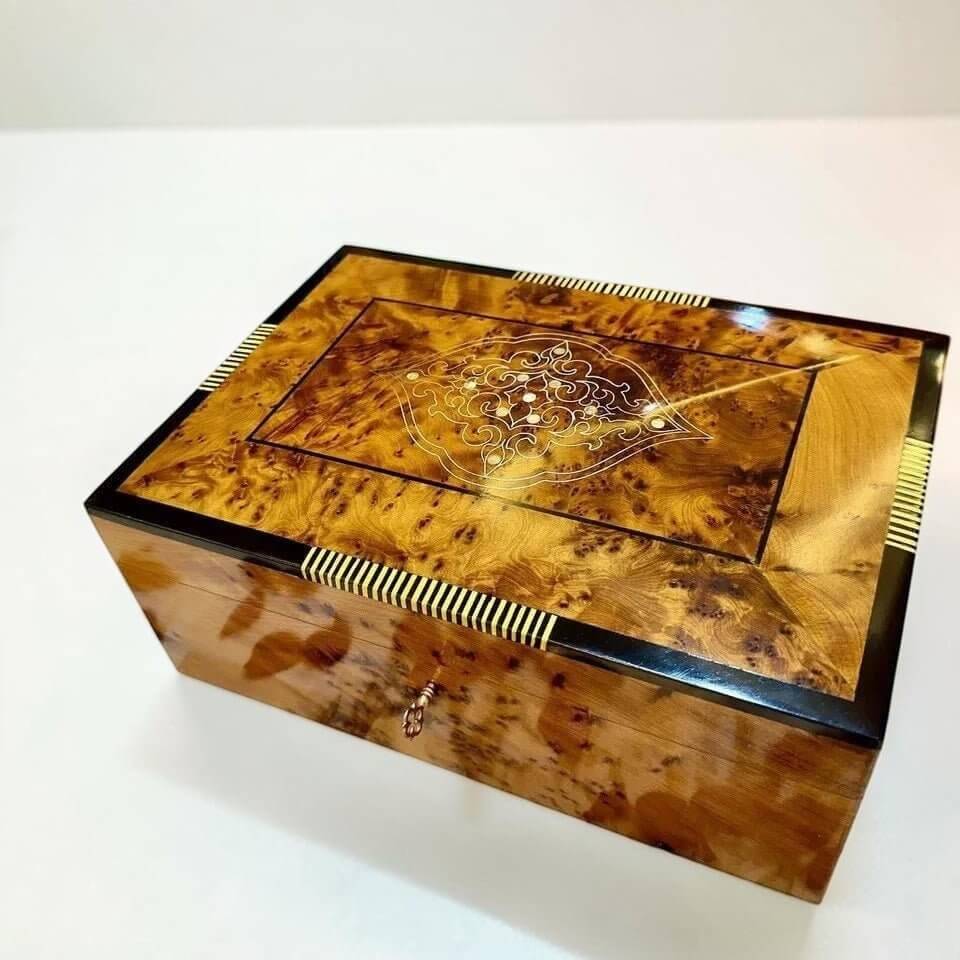 Thuya Wood Jewelry Box with Lock – Moroccan Burl, handcrafted with intricate design, made from genuine Thuya burl wood.