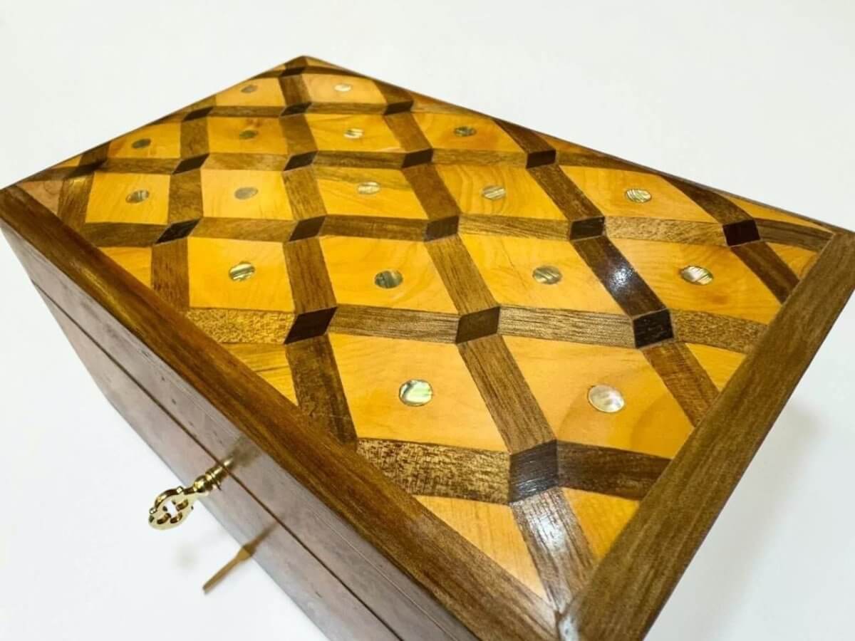 Thuya Wood Gift Box Organizer – Handmade Moroccan Keepsake Box with intricate tile pattern and brass accents.