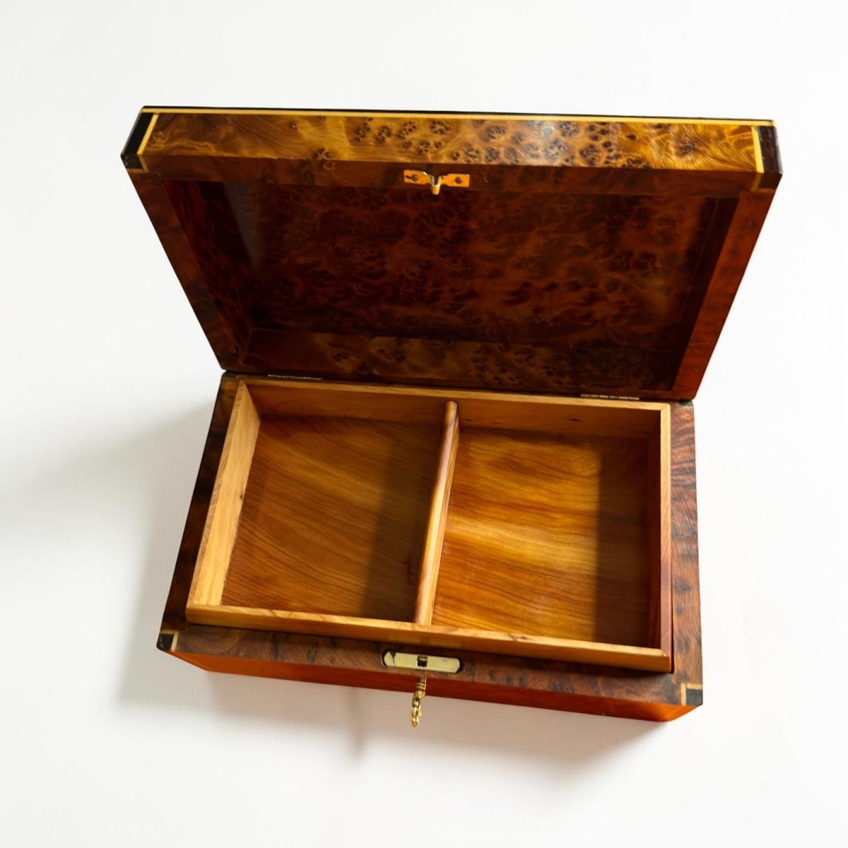 Decorative wood jewelry box with lock and polished burl grain