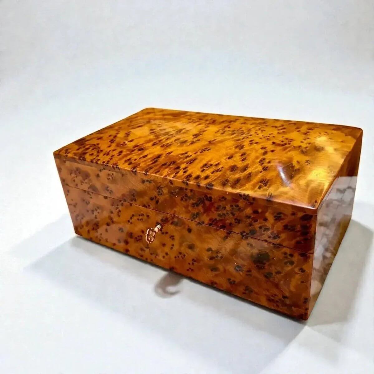 Wooden Box with Key – Handmade Moroccan Thuya Jewelry Box, crafted from Thuya burl wood with a natural finish.
