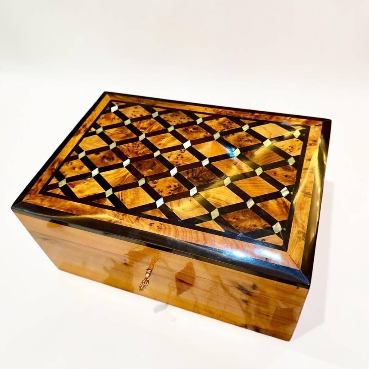 Wooden jewelry box with lock made from Moroccan Thuya burl wood and geometric inlay